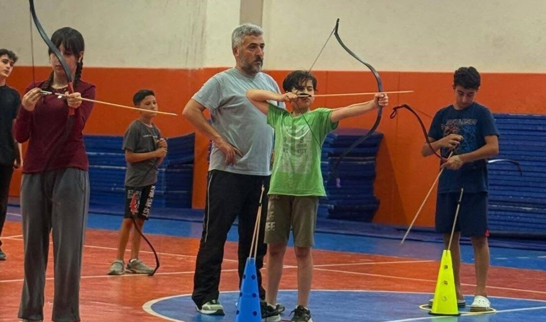 Sarıgöllü okçular hedefi şaşırmıyor Manisa’nın Sarıgöl ilçesinde Gençlik ve Spor İlçe Müdürlüğü bünyesinde düzenlenen