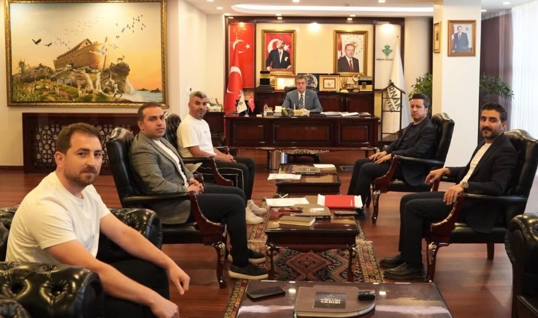 Şırnak Belediyesi futbol takımı için düğmeye bastı Şırnak Belediye Başkanı Mehmet Yarka, kentte futbolun gelişimine yönelik önemli