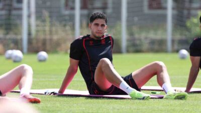 Sivasspor, 2026-2027 sezonu hazırlıklarını bugün yaptığı çift antrenmanla sürdürdü. Vali
