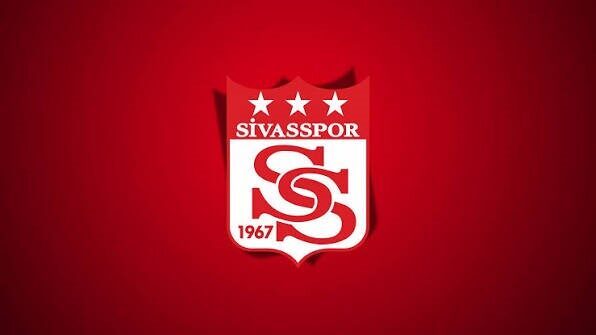 Sivasspor’un Kayserispor ile oynadığı hazırlık maçında sakatlanan Emre Gökay’ın ayağına