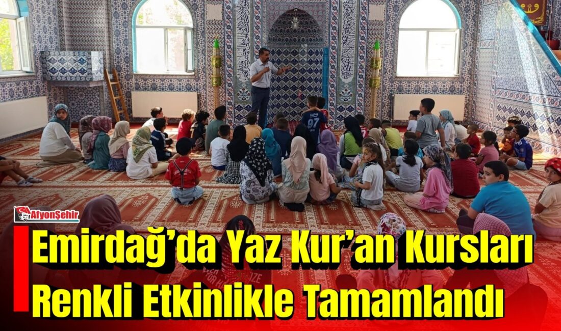 Afyonkarahisar’ın Emirdağ ilçesinde yaz Kur’an kurslarına katılan öğrenciler, düzenlenen kapanış
