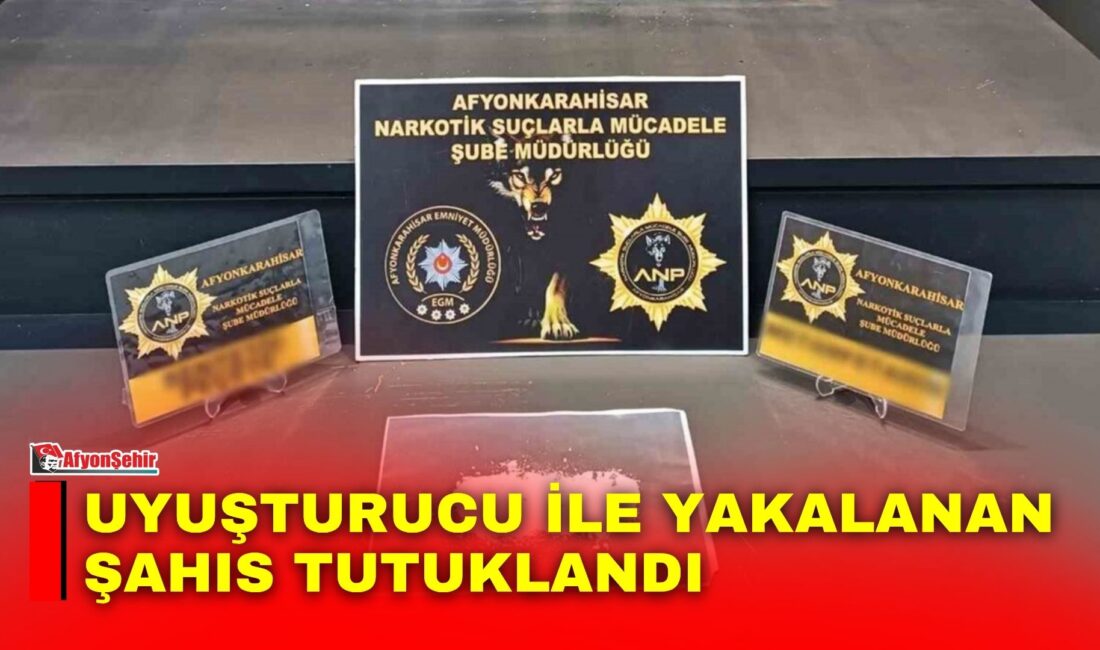 Afyonkarahisar’da polis ekipleri tarafından üzerinde uyuşturucu madde ile yakalanan şüpheli