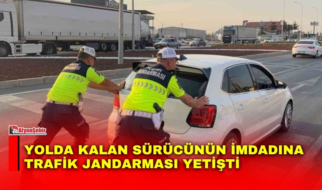 Afyonkarahisar’ın Bolvadin ilçesinde arızalanan otomobil, Trafik Jandarma ekiplerinin müdahalesiyle itilerek