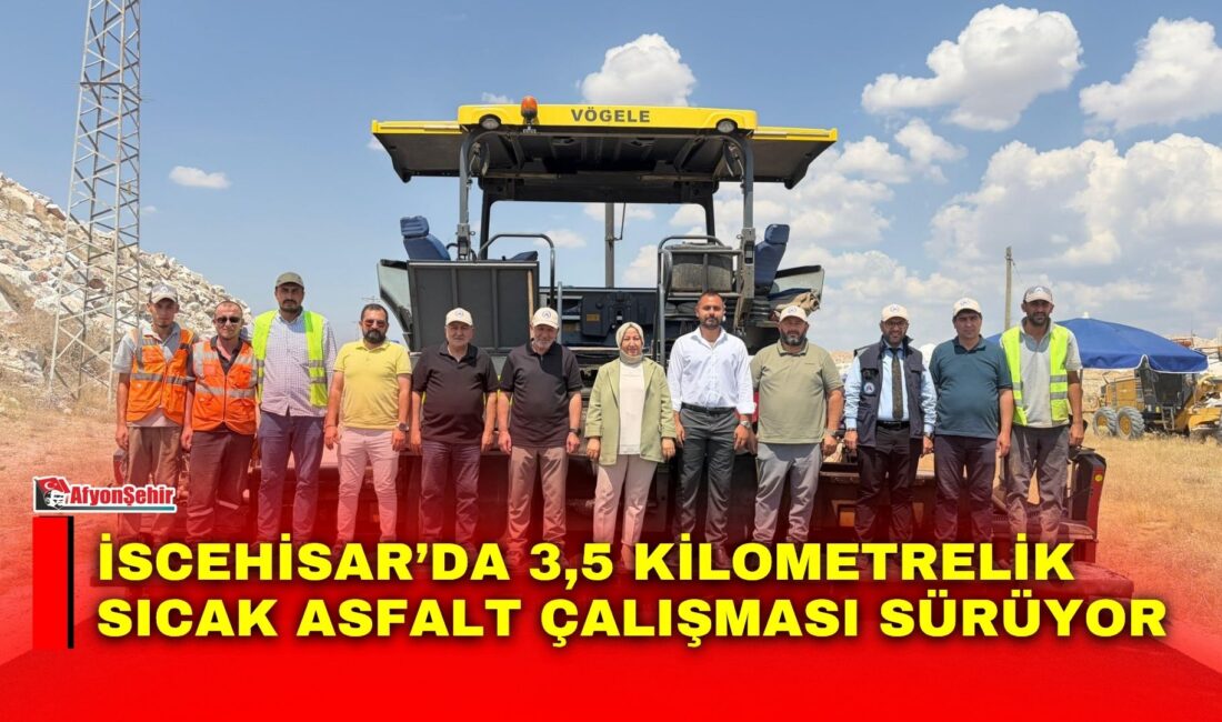 İscehisar ilçesinde sürdürülen 3,5 kilometrelik sıcak asfalt çalışmaları devam ediyor.