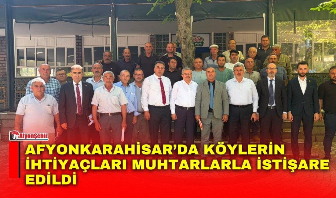Afyonkarahisar’da milletvekilleri Ali Özkaya, İbrahim Yurdunuseven ve Hasan Arslan, ilçe