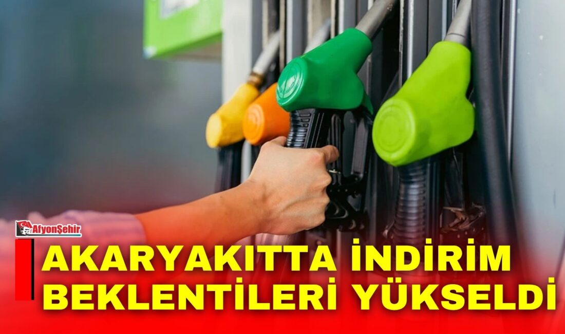 Akaryakıtta indirim beklentileri yükseldi Geçen hafta 93,60 dolardan kapanış yapan Brent petrolün varil fiyatı,