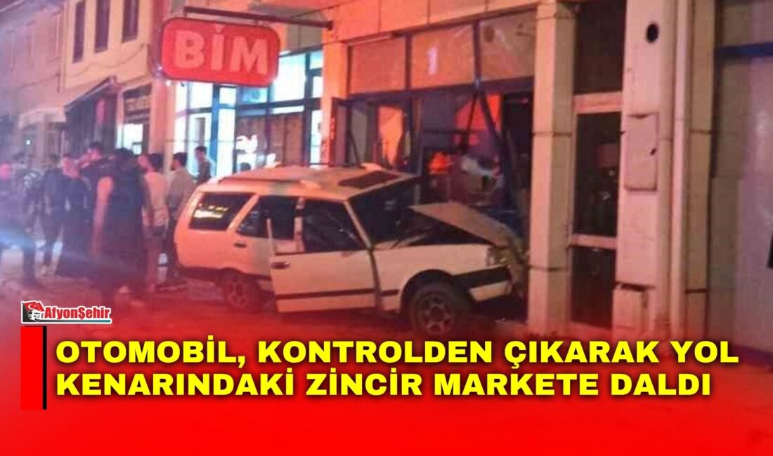 Afyonkarahisar’da kontrolden çıkan otomobilin zincir markete daldığı anlar saniye saniye