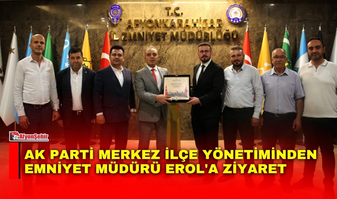 AK Parti Afyonkarahisar Merkez İlçe Başkanı Halit Özdemir ve beraberindeki