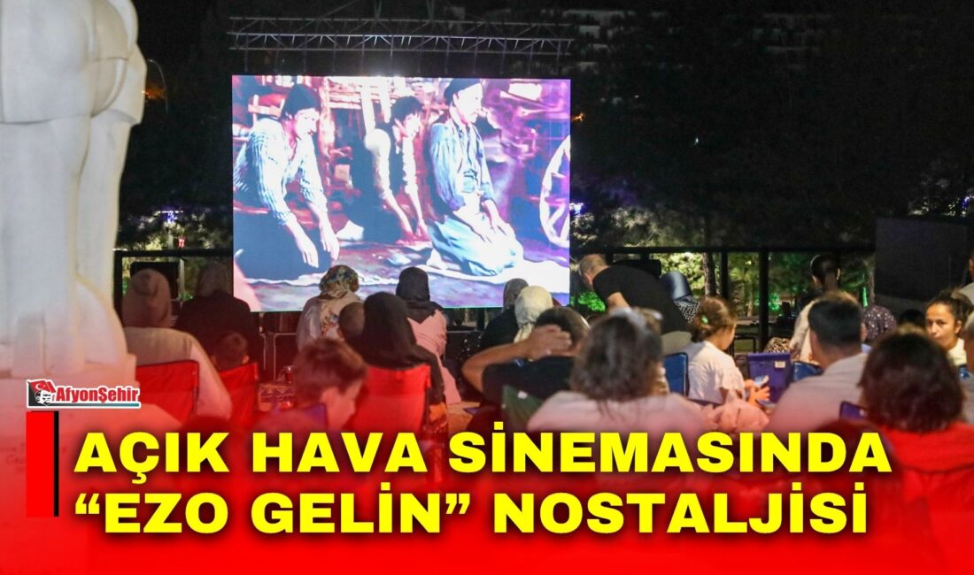 Afyonkarahisar Belediyesi tarafından düzenlenen Açık Hava Sinema Akşamı’nda Yeşilçam’ın unutulmaz