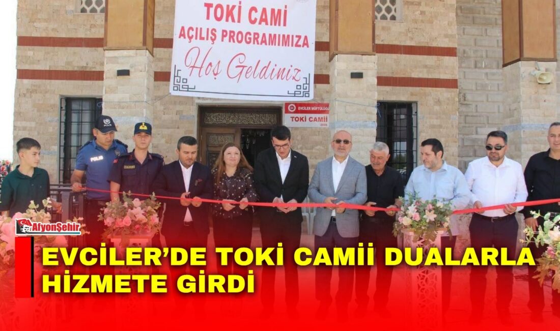 Evciler ilçesinde yapımı tamamlanan TOKİ Camii, düzenlenen törenin ardından vatandaşların