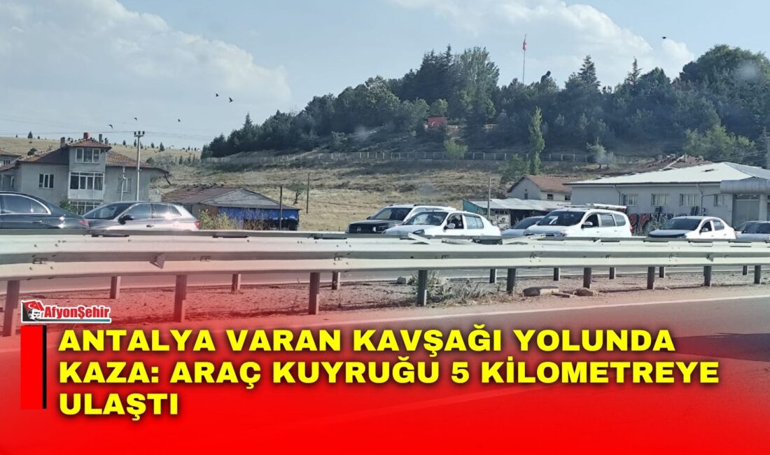 Antalya Varan Kavşağı güzergahında meydana gelen kaza nedeniyle yolun ulaşıma