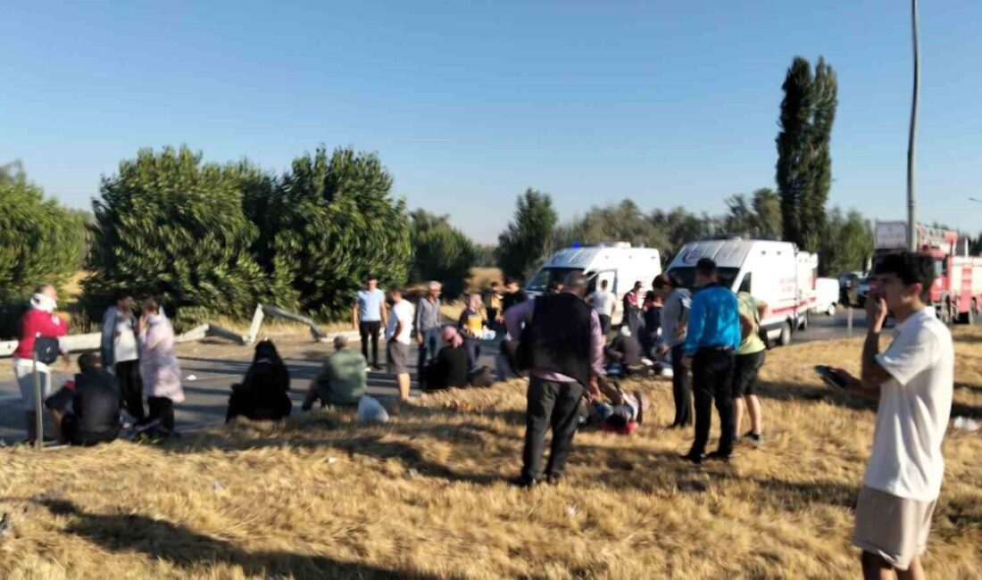 Afyonkarahisar’da kontrolden çıkan yolcu otobüsü devrildi. İlk belirlemelere göre olayda