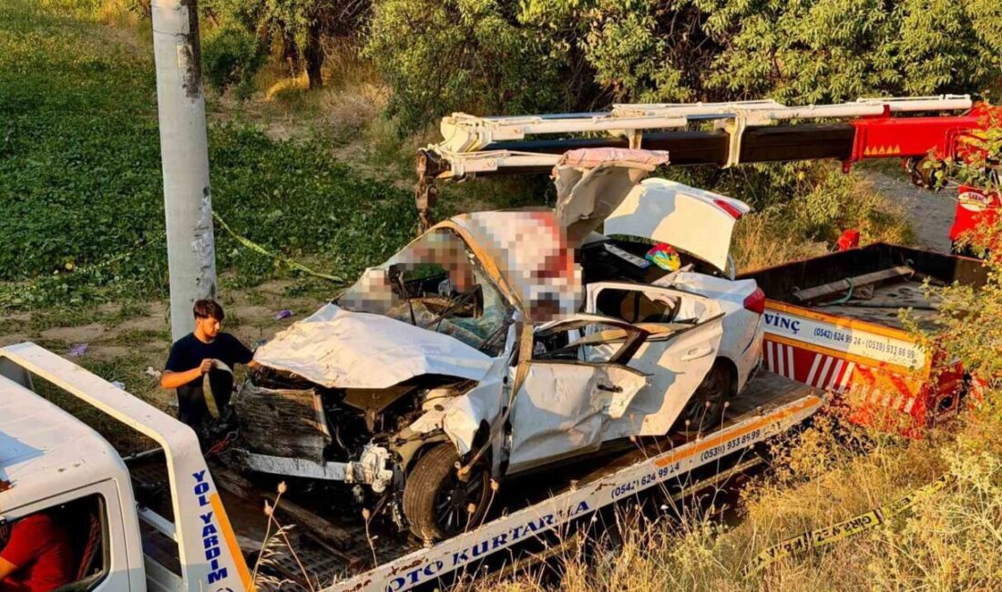 Afyonkarahisar’ın Sultandağı ilçesinde kontrolden çıkan otomobilin şarampole devrilmesi sonucu meydana