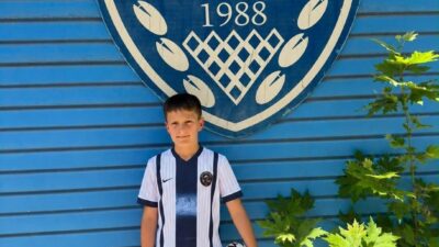 Ağrı Futbol Okulu öğrencilerinden 10 yaşındaki Eymen Üzel, gösterdiği performansla