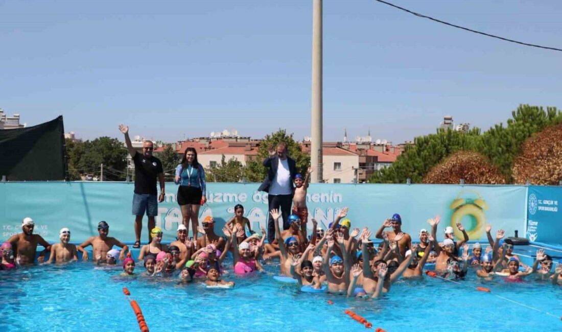 AK Parti İzmir Milletvekili ve eski Gençlik ve Spor Bakanı