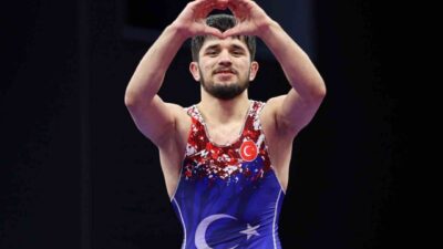 Akdeniz Oyunları’nda serbest stil 57 kiloda mücadele eden milli güreşçi