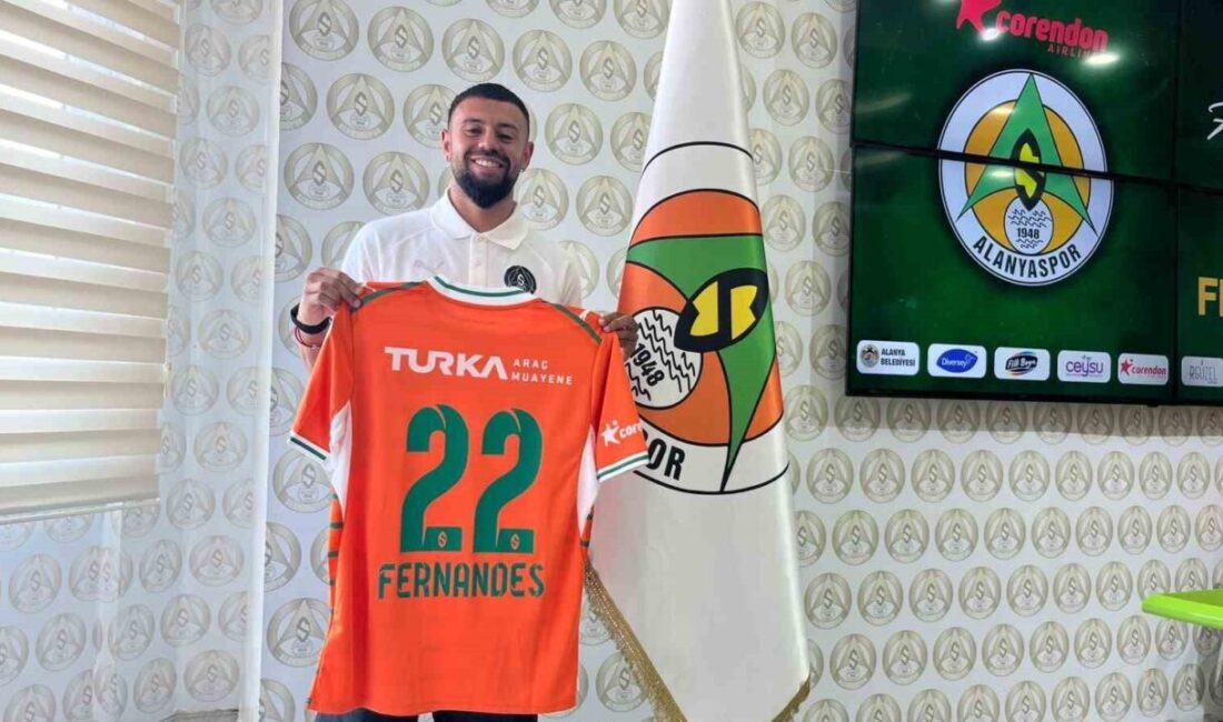 Corendon Alanyaspor, Yunanistan ekiplerinden AEK forması giyen 28 yaşındaki kanat
