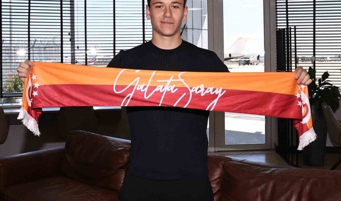 Galatasaray’ın transfer görüşmelerine başladığı 21 yaşındaki Sergei Batrakov, özel uçakla