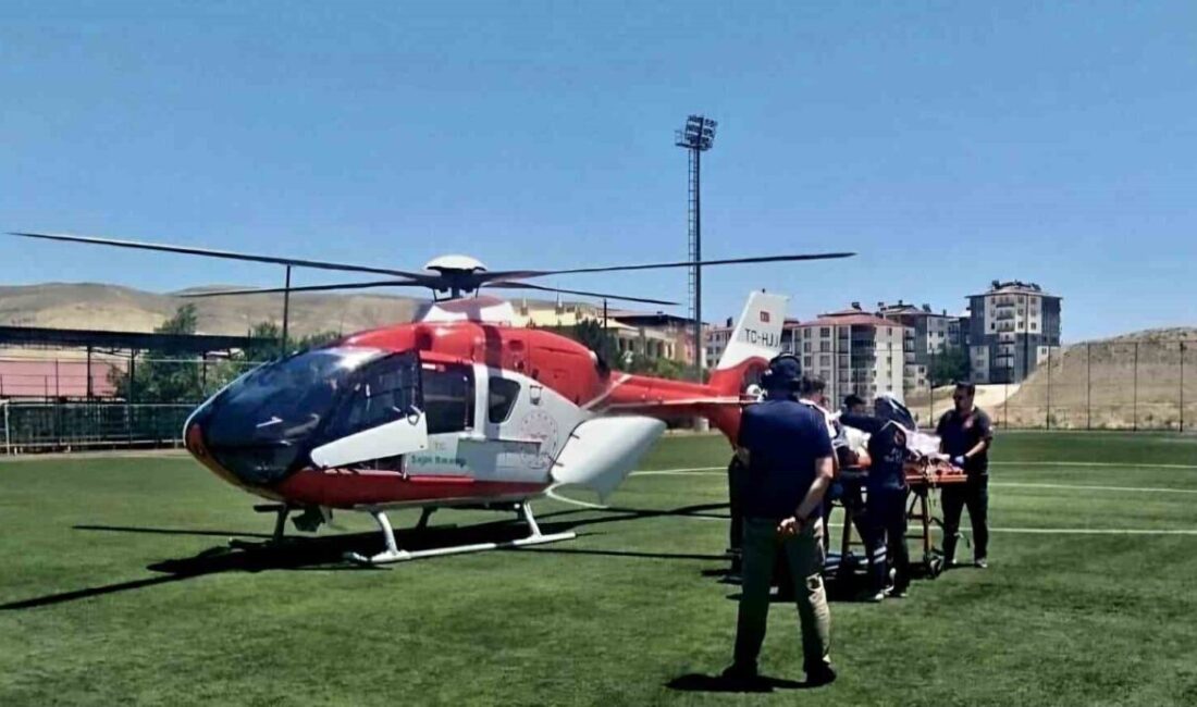 Alerjik rahatsızlığı bulunan hasta hava ambulansıyla Malatya’ya sevk edildi Malatya’nın Darende ilçesinde alerjik rahatsızlığı nedeniyle tedavi gören 80 yaşındaki