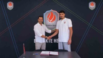 Aliağa Petkimspor, son olarak Bursaspor forması giyen 19 yaşındaki pivot
