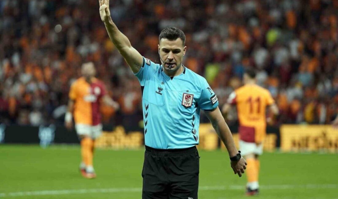 FIFA kokartlı Türk hakem Atilla Karaoğlan, Hollanda temsilcisi Ajax ile