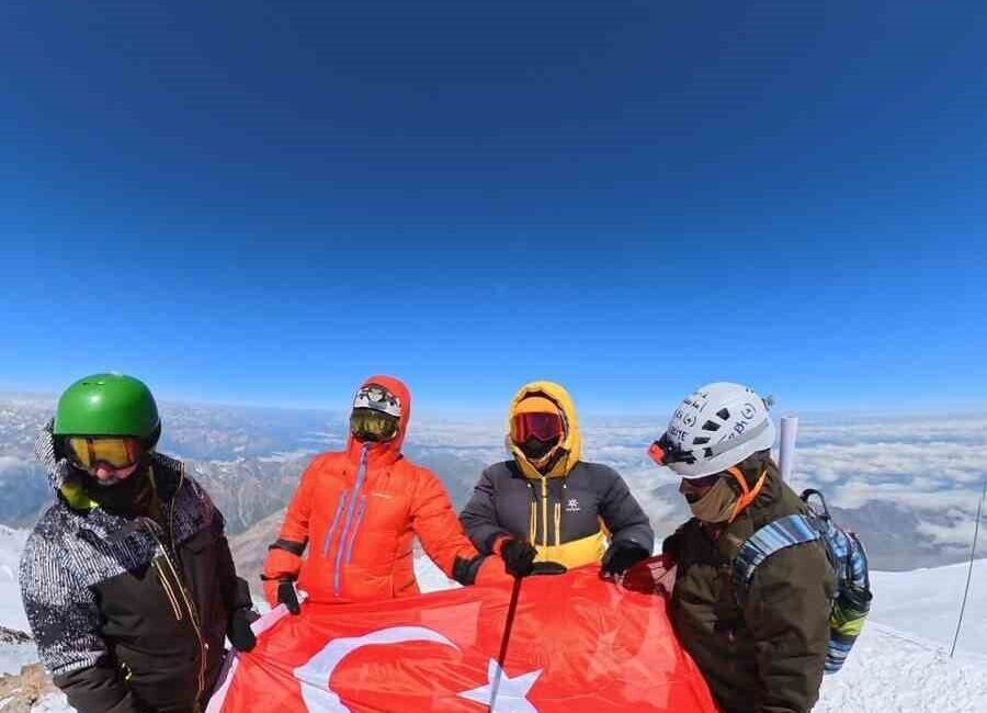 Elazığ Gençlik ve Spor Kulübü sporcuları, Elbrus Dağı tırmanış organizasyonunu