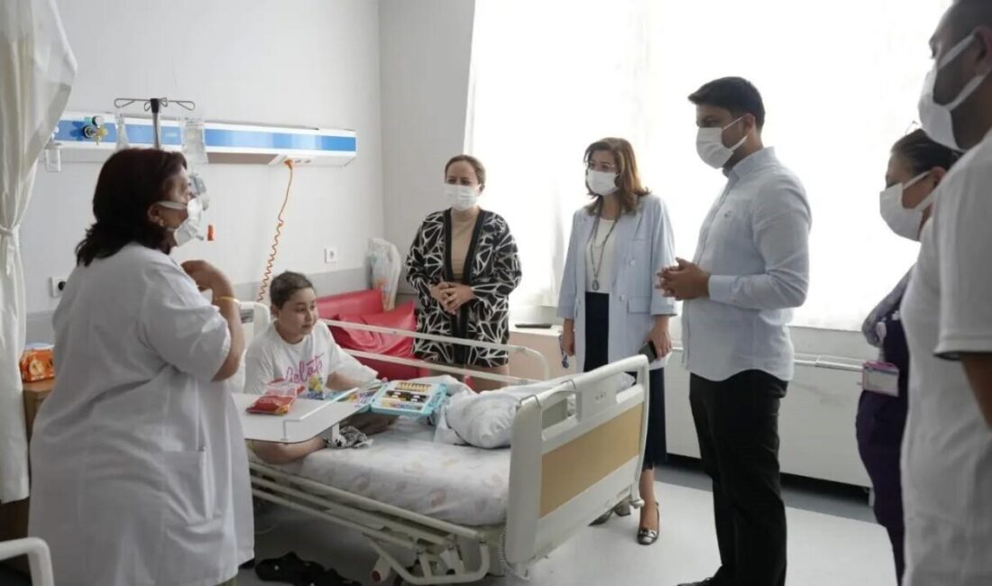Aydın Adnan Menderes Üniversitesi (ADÜ) Hastanesi’nde tedavi gören minik hastalar,