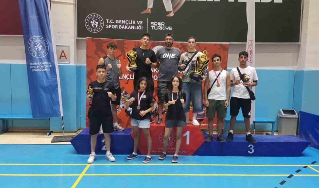 Afyon’da düzenlenen Muaythai Zafer Kupası’na katılan Aydınlı sporcular elde ettikleri