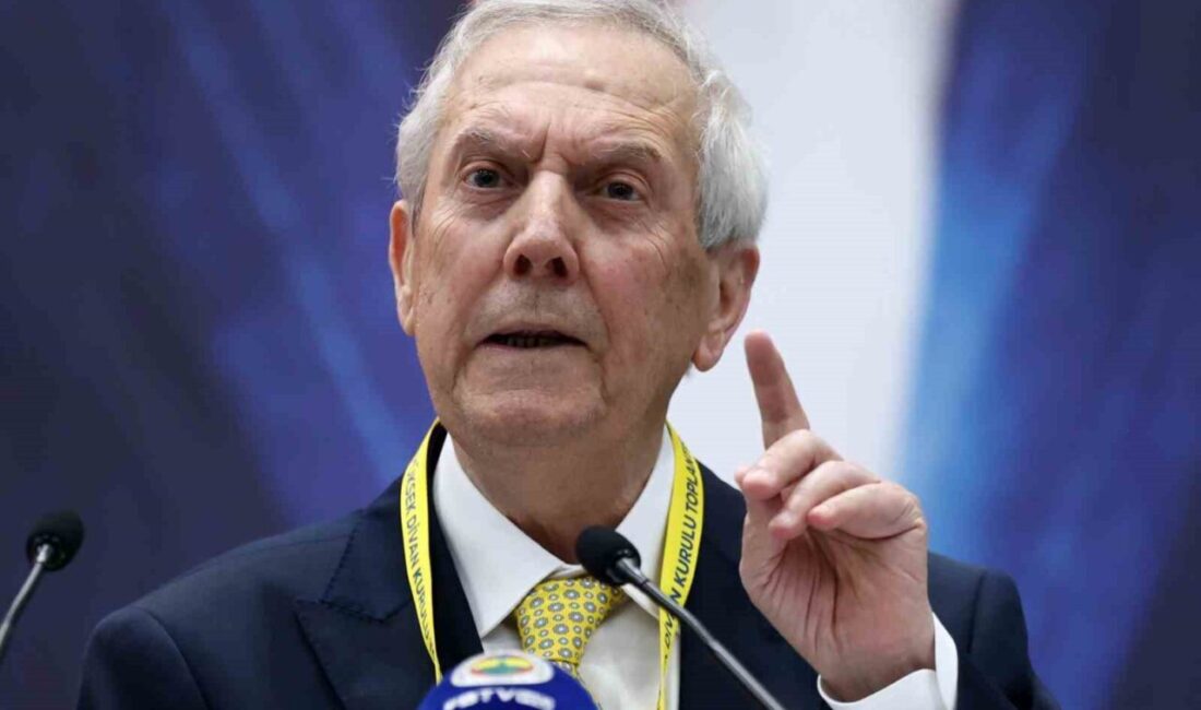 Aziz Yıldırım’dan futbolculara destek mesajı Fenerbahçe Başkanı Aziz Yıldırım, Samandıra Can Bartu Tesisleri’nde futbolcularla bir