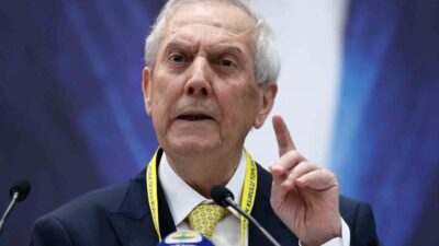 Fenerbahçe Başkanı Aziz Yıldırım, Samandıra Can Bartu Tesisleri’nde futbolcularla bir