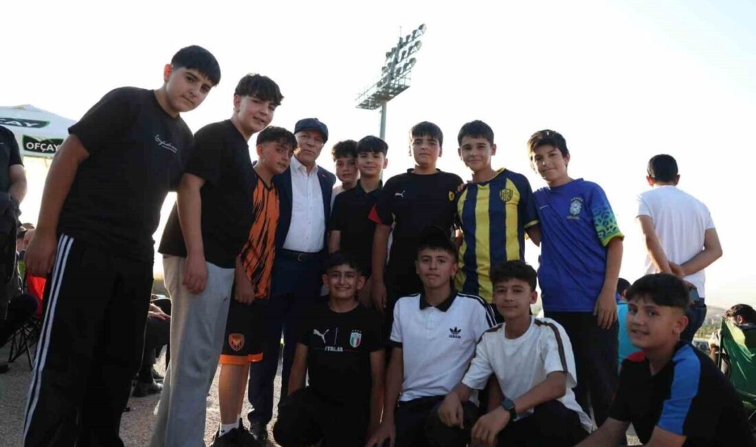 Erzurum Büyükşehir Belediye Başkanı Mehmet Sekmen,” Takımımıza her zaman olduğu