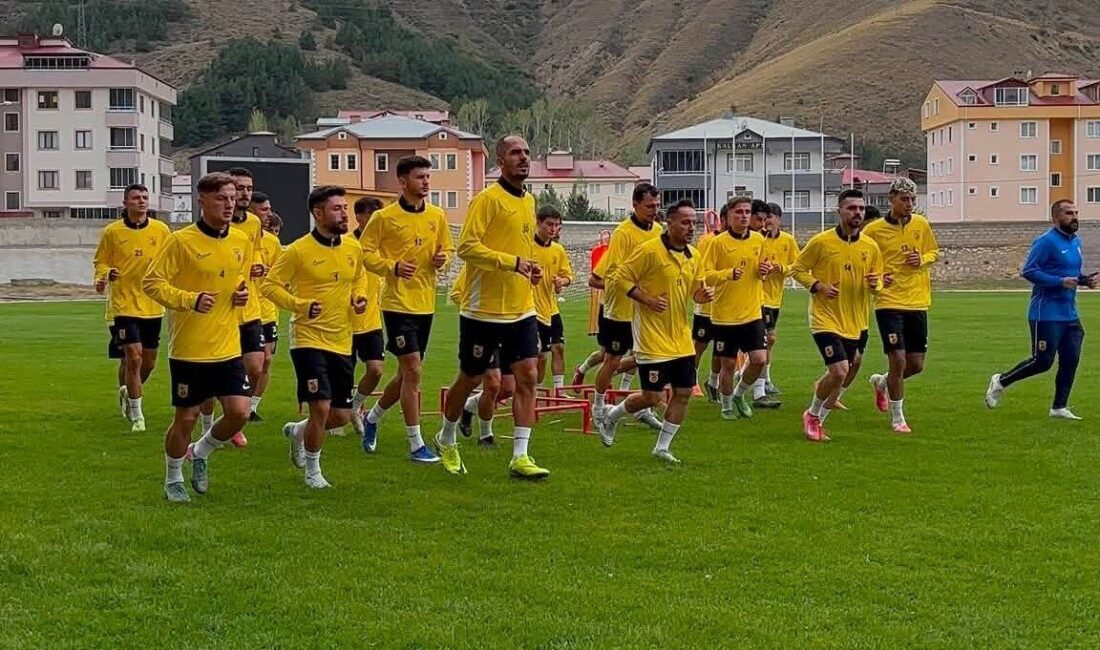 Yeni sezon hazırlıklarını sürdüren Bayburtspor, Bayburt kampında çalışmalarına hız kesmeden