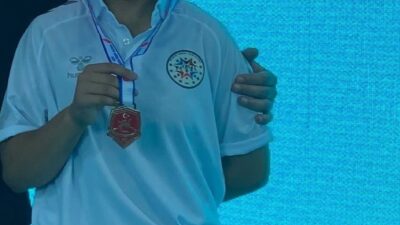 Bayburtlu güreş sporcusu Ecrin Akbulut, Niğde’de düzenlenen 2026 Minikler 12