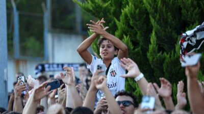 Beşiktaş’ın prensip anlaşmasına vardığı Sırp golcü Dusan Vlahovic, sağlık kontrolleri