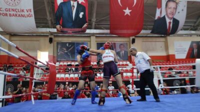 Bilecik’te bu yıl 2’ncisi düzenlenen kick boks şampiyonası tamamlandı. Bilecik’te