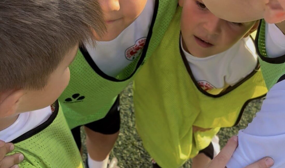 Bolu’da Dörtdivanspor alt yaş gruplarında futbol oynayan 5-6 yaş grubundaki