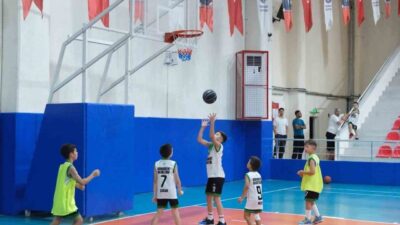 Aydın’ın Buharkent ilçesinde düzenlenen ’Kentin Çocukları Basketbol Turnuvası’ Erkek Grubu