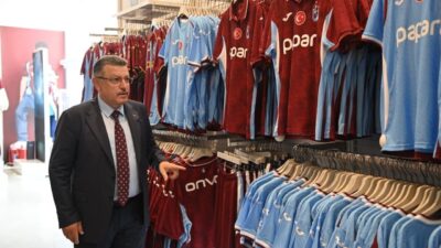 Trabzon Büyükşehir Belediye Başkanı Ahmet Metin Genç, Trabzonspor’a destek amacıyla