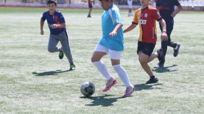 Sivas’ta düzenlenen “Camilerimiz Arası Yaz Şenlikleri 5×5 Futbol Turnuvası” başladı.