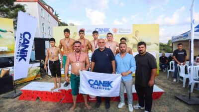 Samsun’un Canik ilçesinde düzenlenen Geleneksel Canik Karakucak Güreş Festivali’nde başpehlivanlığı