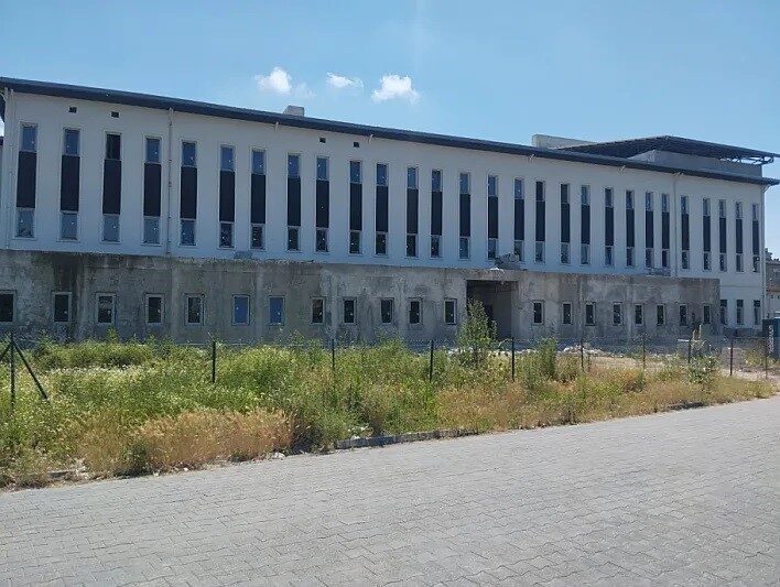 Samsun’un Çarşamba ilçesinde yüzde 90’ı tamamlanan ve uzun zamandır inşaatı
