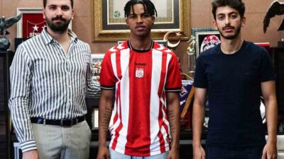 Sivasspor, Apollon Limassol forması giyen 21 yaşındaki Ganalı futbolcu Clinton