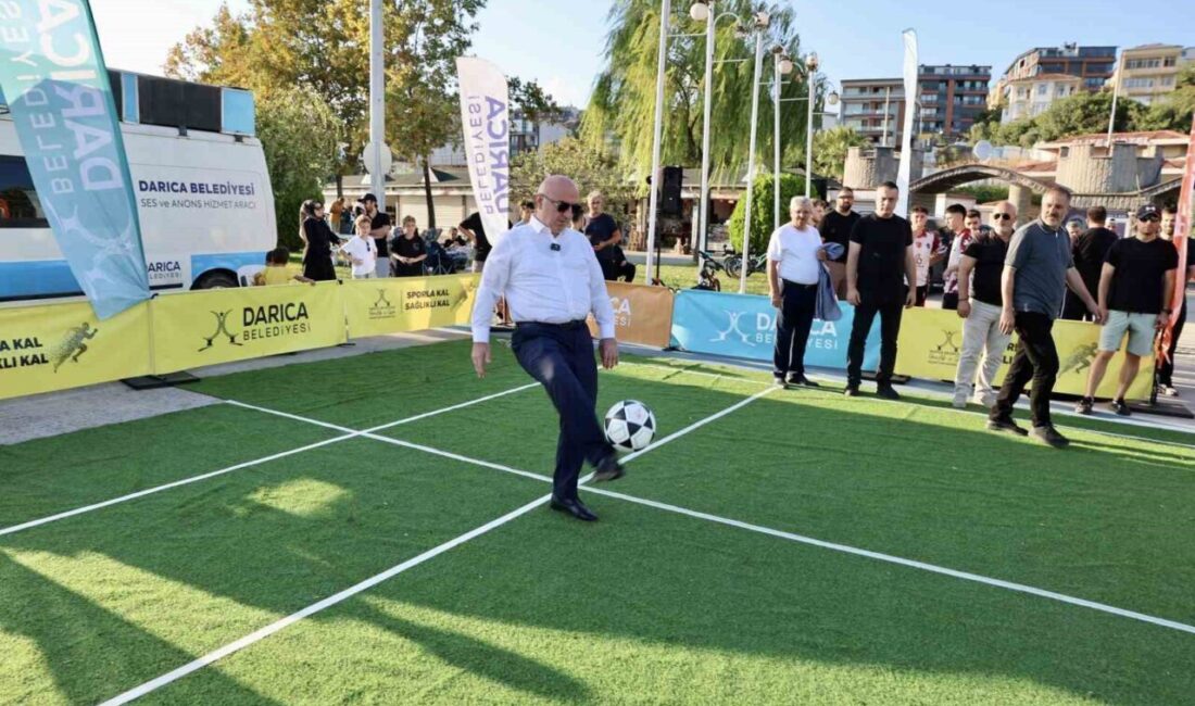 Darıca Belediyesinin ilçede spor kültürünü geliştirmek amacıyla düzenlediği Ayak Tenisi