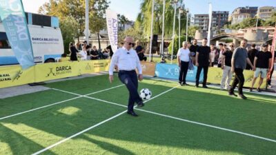 Darıca Belediyesinin ilçede spor kültürünü geliştirmek amacıyla düzenlediği Ayak Tenisi