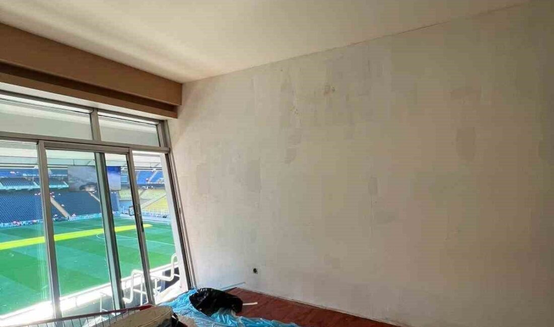 Fenerbahçe’de mahkeme kararıyla locasını geri kazanan Acun Ilıcalı’nın locası, tahrip