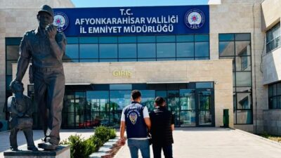 Afyonkarahisar’da dolandırıcılık suçundan hapis cezası ile aranan bir şahıs polisin