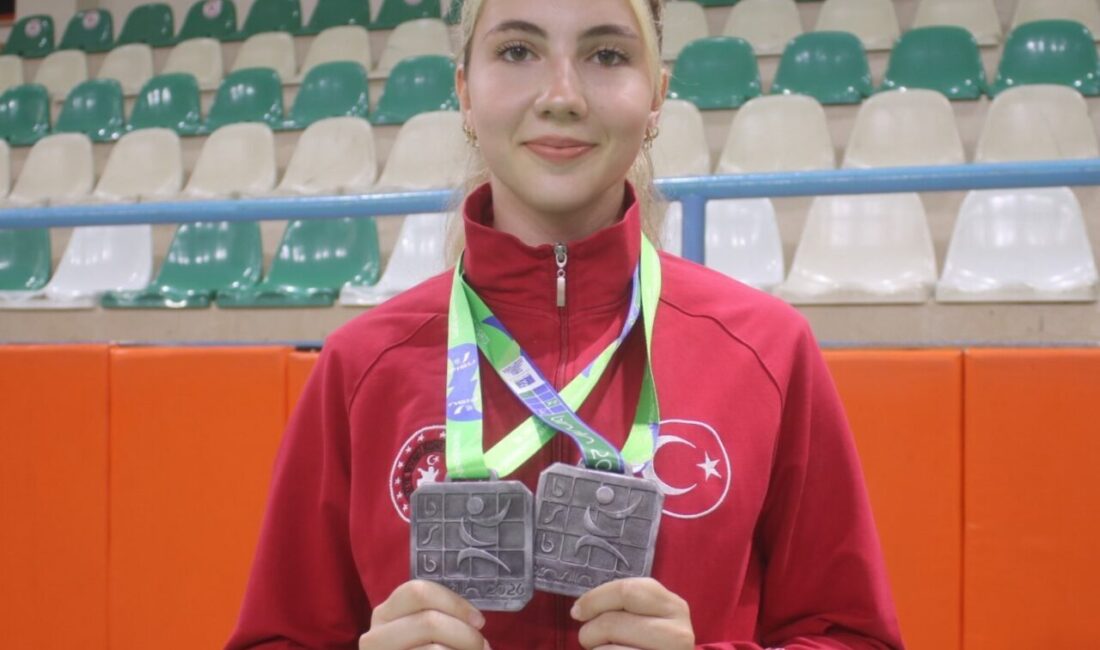 Üniversiteler Arası Dünya Şampiyonası’nda ikinci olan wushu nandao sporcusu Elif