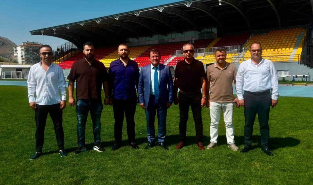 Erciyes 38 Futbol Spor Kulübü Başkanı Latif Ersoy ve beraberindeki