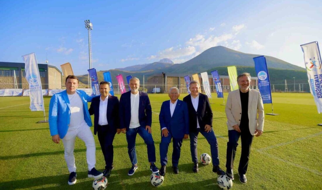 Kayseri Büyükşehir Belediye Başkanı Dr. Memduh Büyükkılıç, Spor Zirvesi kapsamında