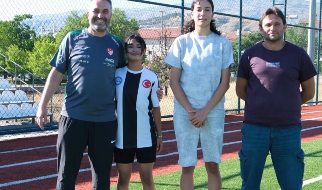 Erzincan’da faaliyet gösteren kulübün sporcuları Toprak Kaya ve Semanur Çakıcı,